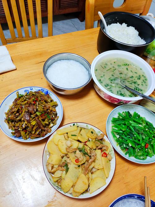 炒肉汤的家常做法（炒肉烹汤）-第3张图片-窝头美食网