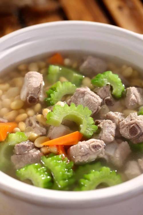 苦瓜黄豆排骨汤的做法(苦瓜黄豆排骨汤做法大全与功效)-第4张图片-窝头美食网 苦瓜黄豆排骨汤的做法(苦瓜黄豆排骨汤做法大全与功效)-第4张图片-窝头美食网