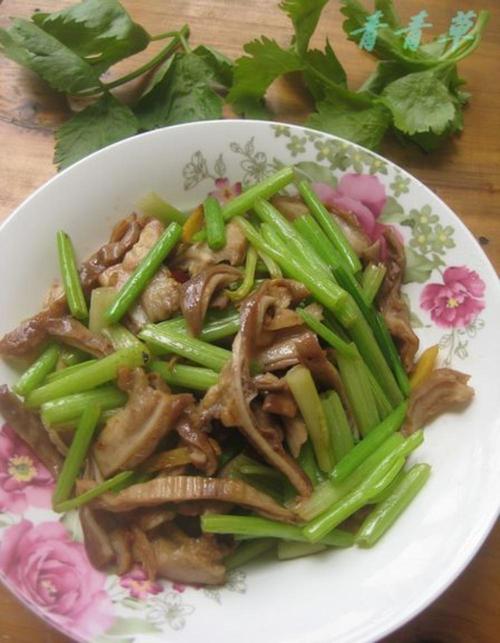 药芹怎么炒好吃(药芹怎么炒好吃吸脂过后可以吃芹菜吗)-第8张图片-窝头美食网 药芹怎么炒好吃(药芹怎么炒好吃吸脂过后可以吃芹菜吗)-第8张图片-窝头美食网