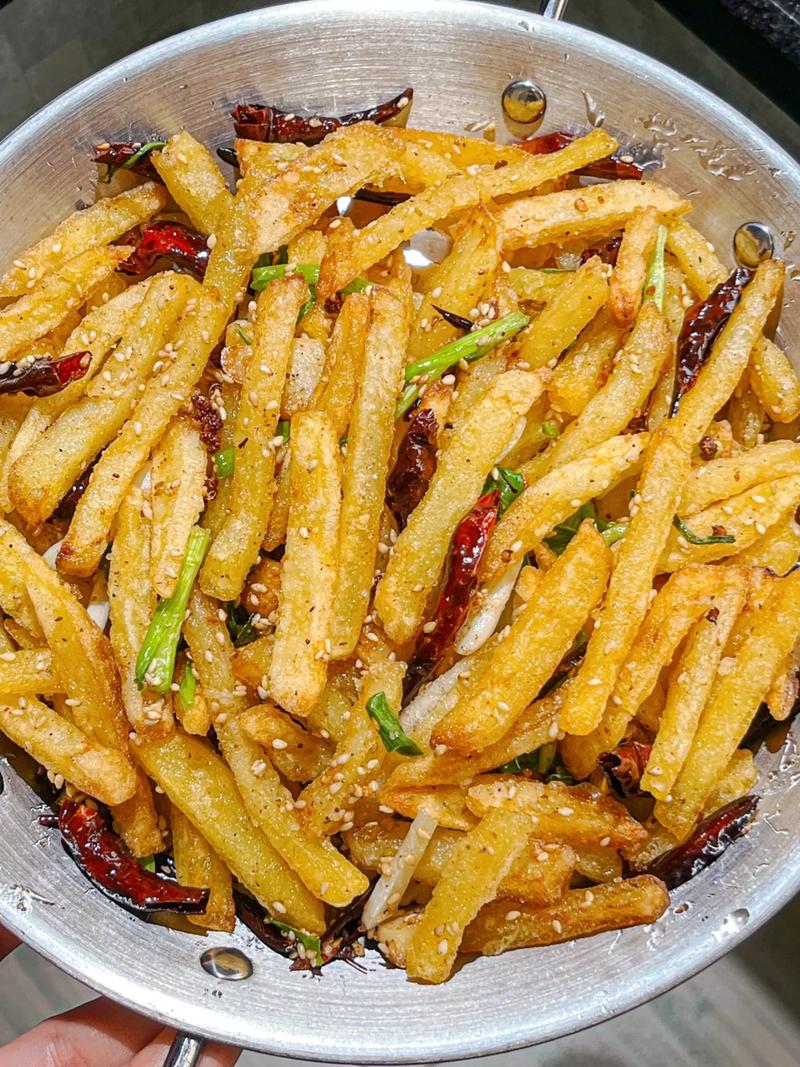 干煸土豆的做法(干煸土豆的做法家常最简单做法)-第3张图片-窝头美食网 干煸土豆的做法(干煸土豆的做法家常最简单做法)-第3张图片-窝头美食网