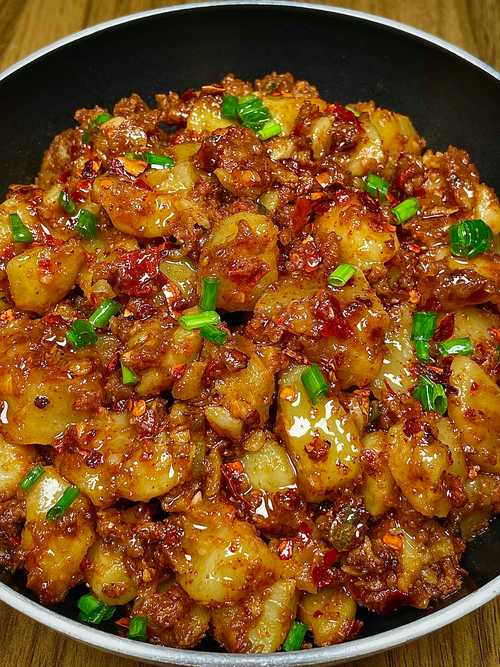 回锅土豆的做法(回锅土豆的做法视频)-第1张图片-窝头美食网 回锅土豆的做法(回锅土豆的做法视频)-第1张图片-窝头美食网