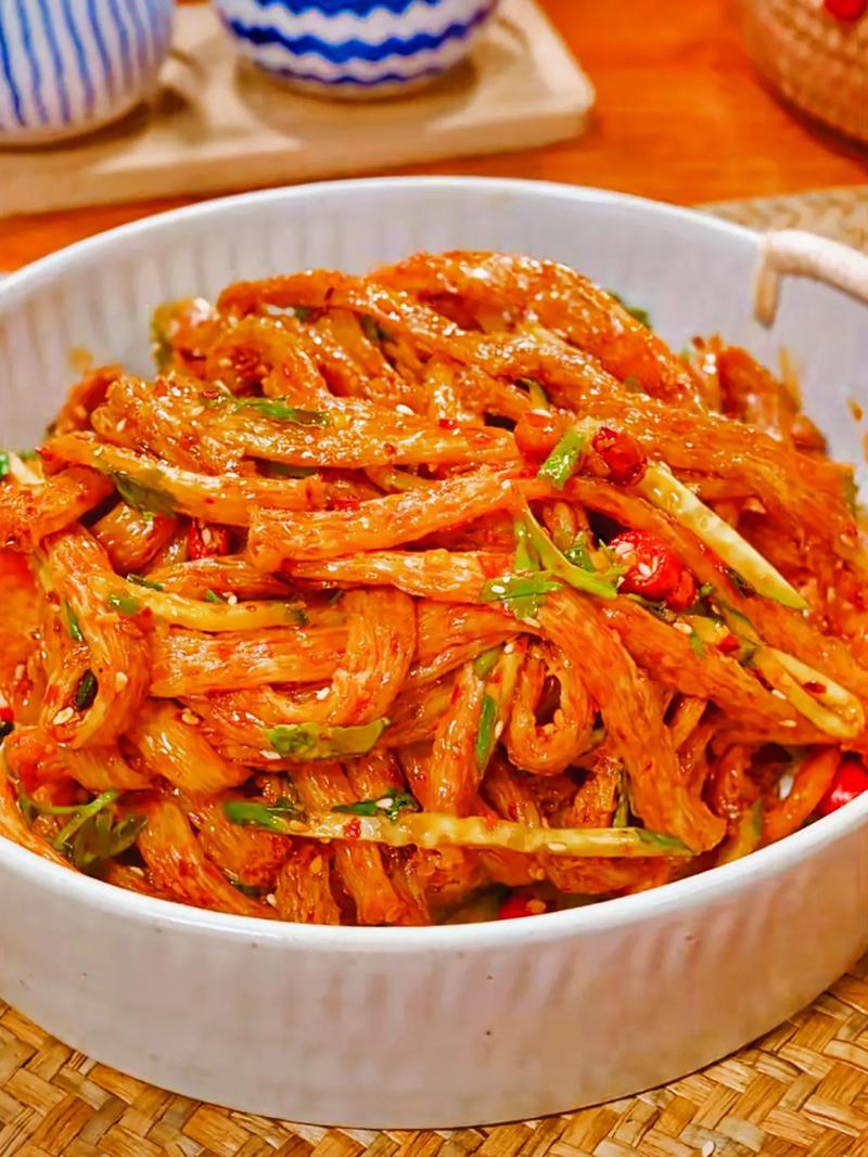 凉拌牛筋面怎么做好吃（家常凉拌牛筋面）-第3张图片-窝头美食网