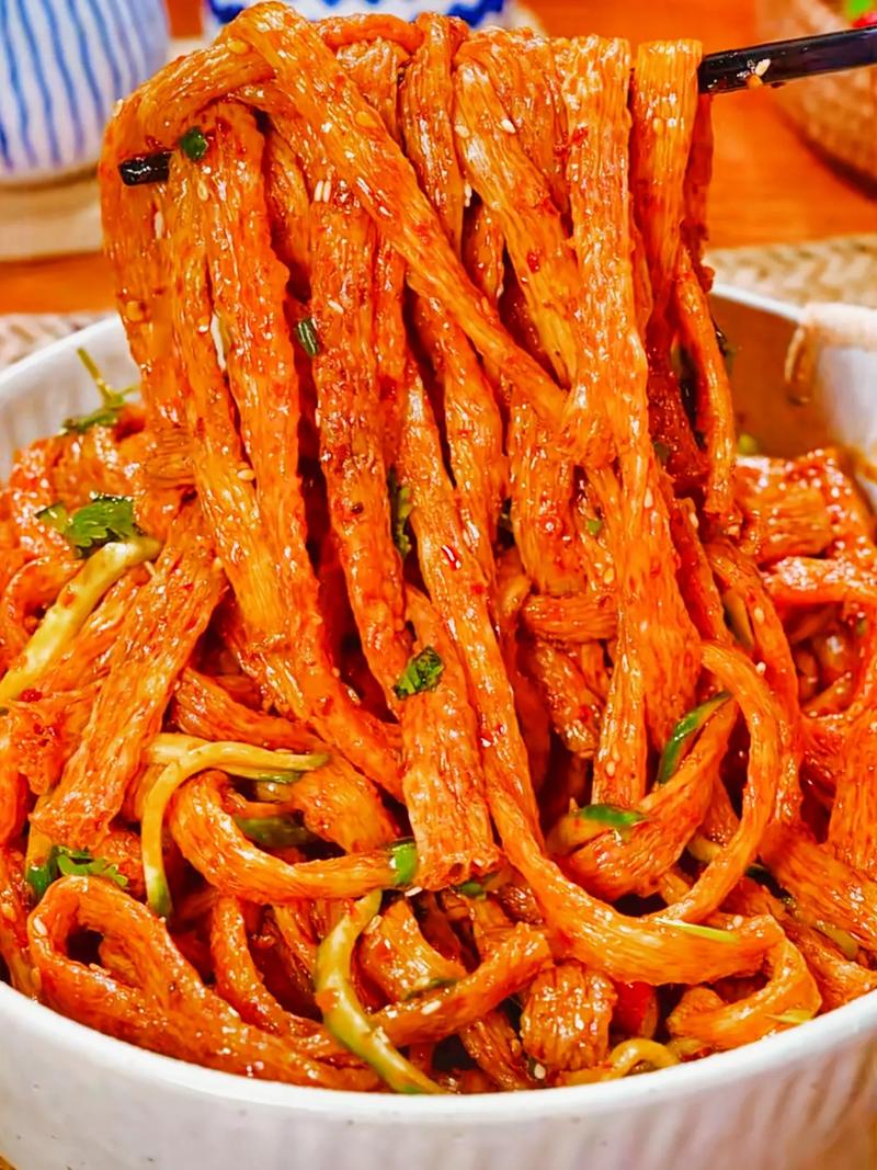 凉拌牛筋面怎么做好吃（家常凉拌牛筋面）-第4张图片-窝头美食网
