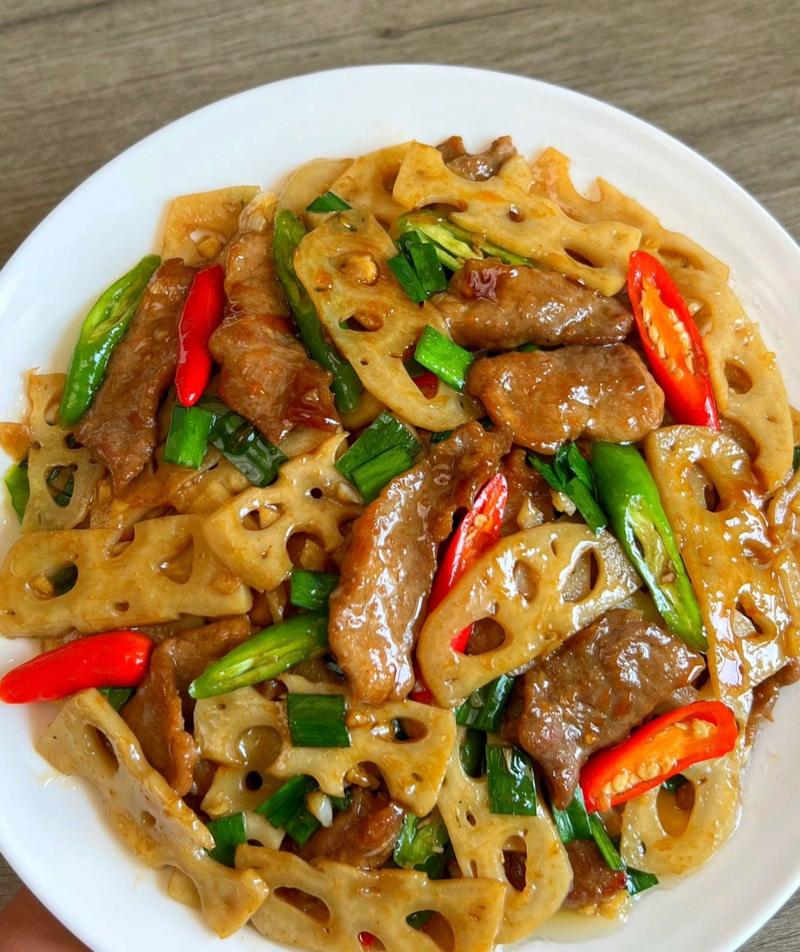 瘦肉炒莲藕的家常做法（瘦肉炒莲藕的家常做法窍门）-第1张图片-窝头美食网