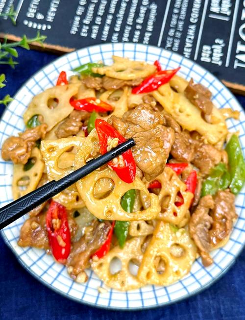 瘦肉炒莲藕的家常做法（瘦肉炒莲藕的家常做法窍门）-第3张图片-窝头美食网