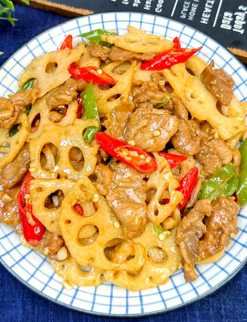 瘦肉炒莲藕的家常做法（瘦肉炒莲藕的家常做法窍门）-第4张图片-窝头美食网
