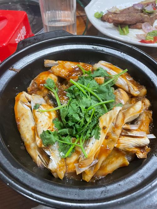 鱼头炖什么好吃(鱼头炖什么好吃?)-第1张图片-窝头美食网 鱼头炖什么好吃(鱼头炖什么好吃?)-第1张图片-窝头美食网