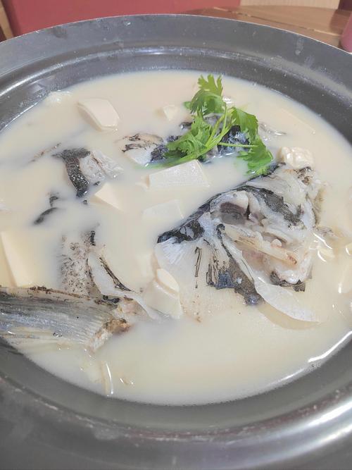 鱼头炖什么好吃(鱼头炖什么好吃?)-第3张图片-窝头美食网 鱼头炖什么好吃(鱼头炖什么好吃?)-第3张图片-窝头美食网