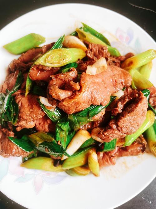 家常蒜苗炒牛肉的做法(蒜苗炒牛肉窍门)-第5张图片-窝头美食网 家常蒜苗炒牛肉的做法(蒜苗炒牛肉窍门)-第5张图片-窝头美食网