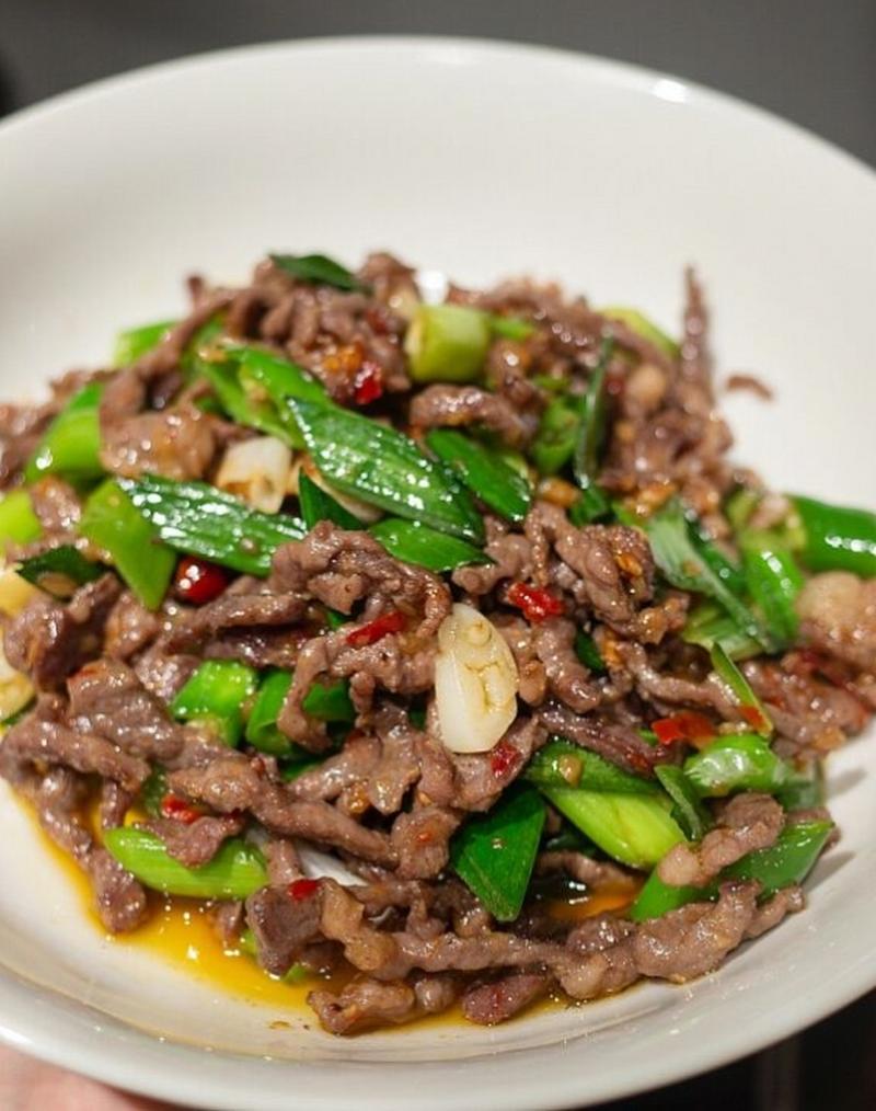 家常蒜苗炒牛肉的做法(蒜苗炒牛肉窍门)-第8张图片-窝头美食网 家常蒜苗炒牛肉的做法(蒜苗炒牛肉窍门)-第8张图片-窝头美食网