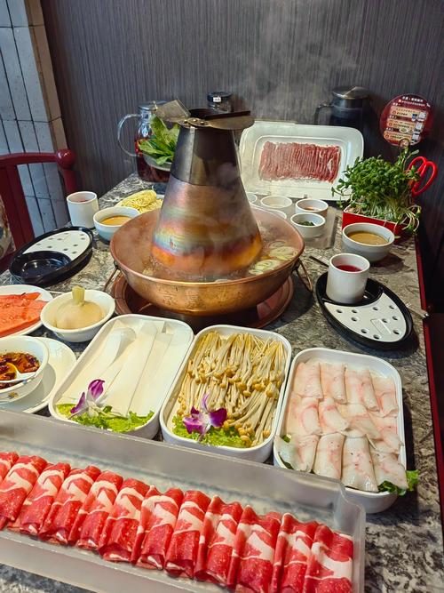 火锅涮什么好吃（花胶鸡火锅涮什么好吃）-第1张图片-窝头美食网