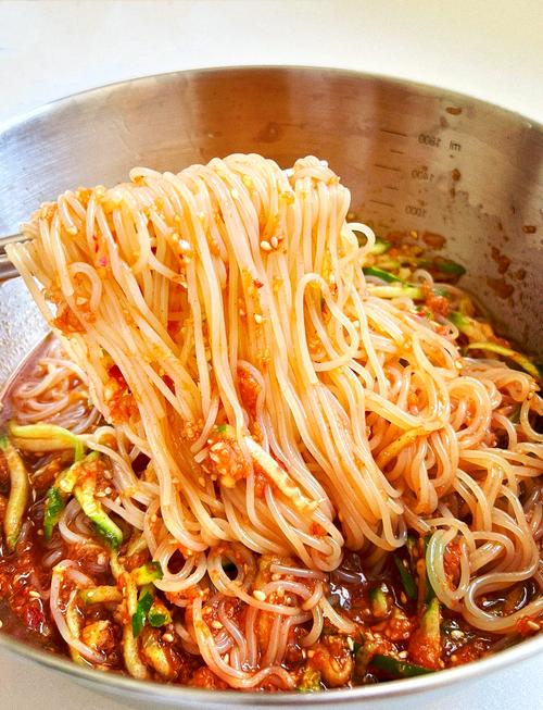 涮冷面的做法大全(东北涮冷面的做法和配料)-第3张图片-窝头美食网 涮冷面的做法大全(东北涮冷面的做法和配料)-第3张图片-窝头美食网