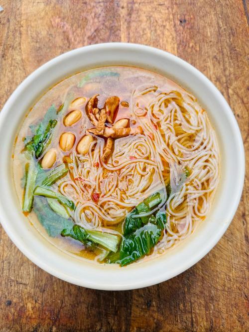 家常素米线的简单做法(素食米线的做法)-第3张图片-窝头美食网 家常素米线的简单做法(素食米线的做法)-第3张图片-窝头美食网
