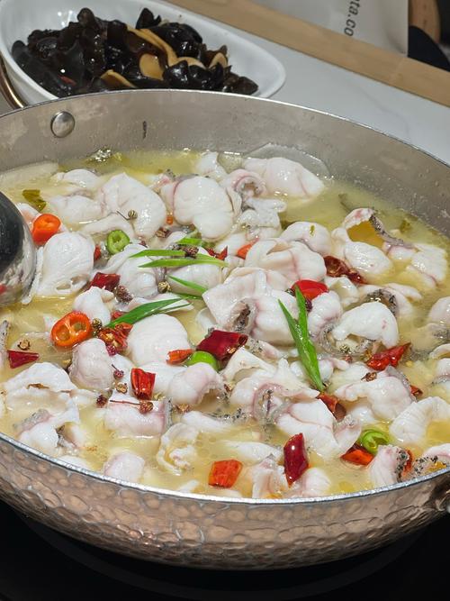 鲤鱼火锅的做法大全家常(鲤鱼火锅好吃吗)-第2张图片-窝头美食网 鲤鱼火锅的做法大全家常(鲤鱼火锅好吃吗)-第2张图片-窝头美食网