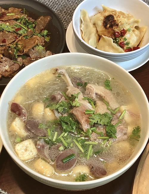 老鸭粉丝汤怎么做好吃(老鸭粉丝汤配方教程)-第4张图片-窝头美食网 老鸭粉丝汤怎么做好吃(老鸭粉丝汤配方教程)-第4张图片-窝头美食网