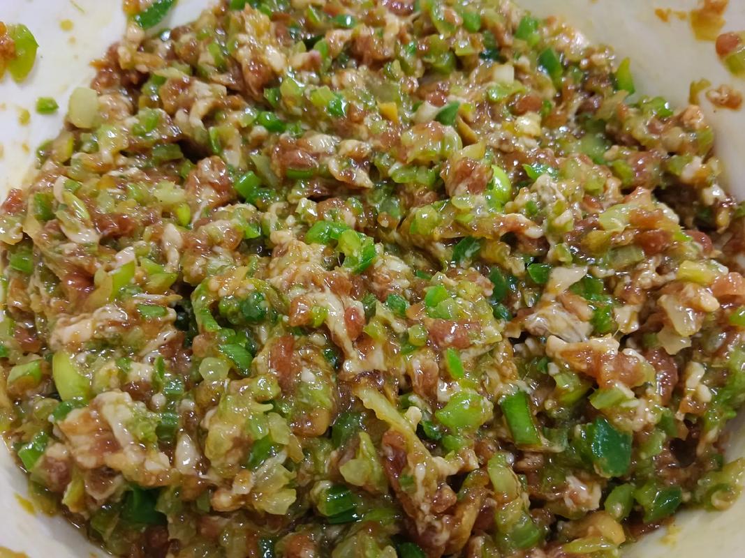 芹菜肉包子的做法(芹菜肉大包子做法)-第4张图片-窝头美食网 芹菜肉包子的做法(芹菜肉大包子做法)-第4张图片-窝头美食网