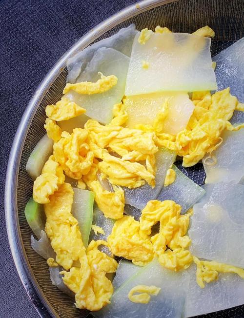 鸡蛋炒冬瓜的做法(冬瓜炒鸡蛋功效与作用)-第5张图片-窝头美食网 鸡蛋炒冬瓜的做法(冬瓜炒鸡蛋功效与作用)-第5张图片-窝头美食网
