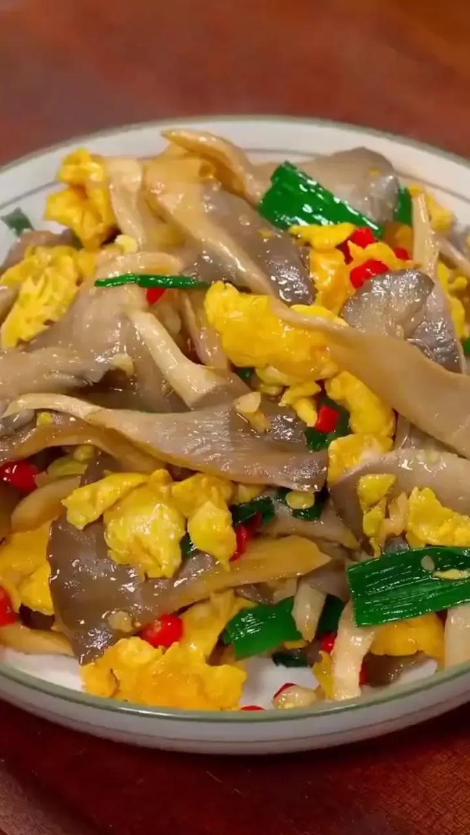蘑菇炒鸡蛋的做法(蘑菇炒鸡蛋的做法家常)-第2张图片-窝头美食网 蘑菇炒鸡蛋的做法(蘑菇炒鸡蛋的做法家常)-第2张图片-窝头美食网