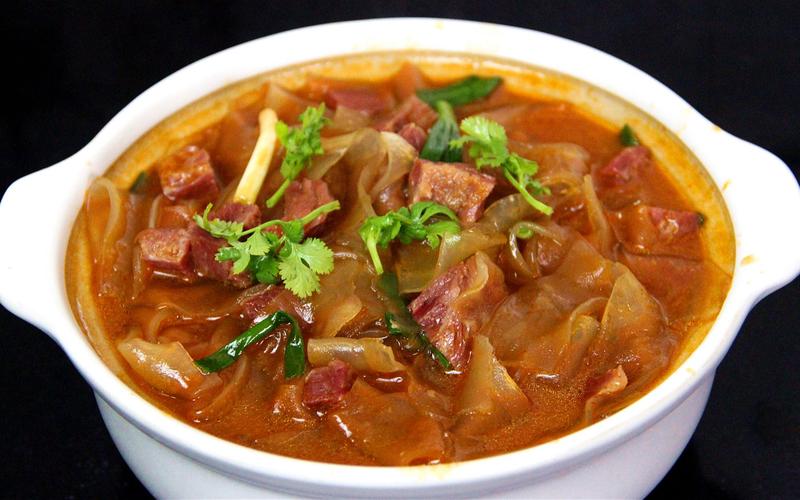 牛肉炖粉皮的家常做法(牛肉炖粉皮怎么做?)-第1张图片-窝头美食网 牛肉炖粉皮的家常做法(牛肉炖粉皮怎么做?)-第1张图片-窝头美食网